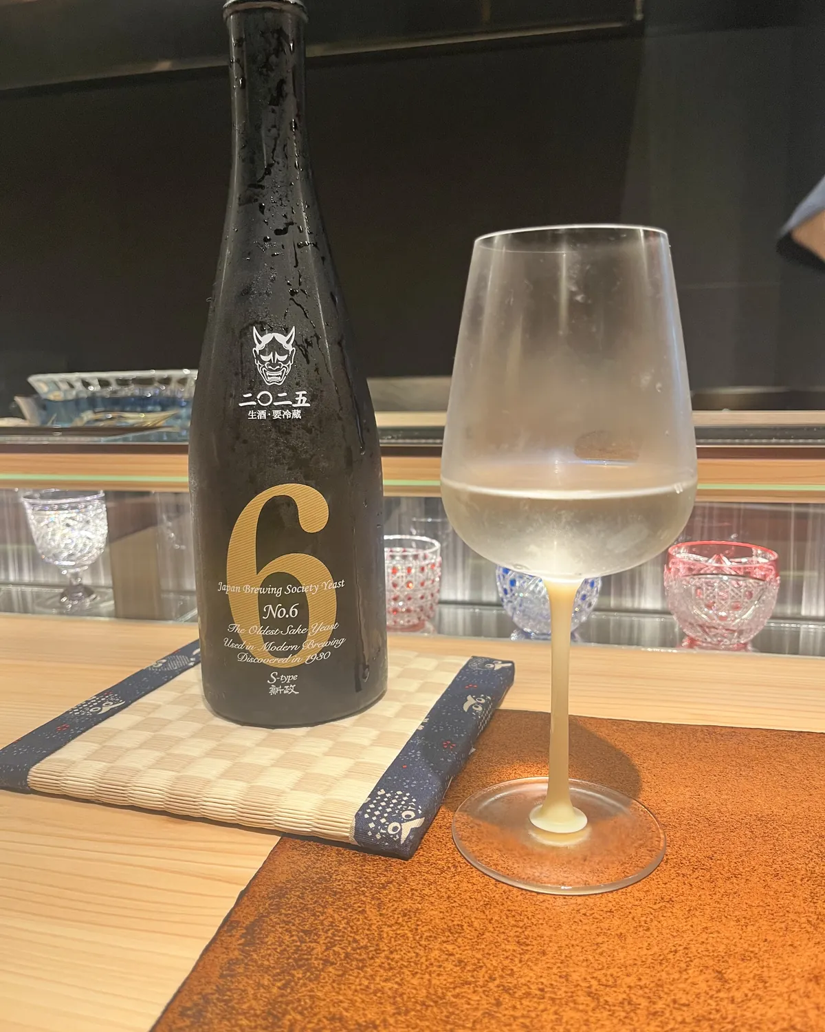 グラスに注いだ日本酒